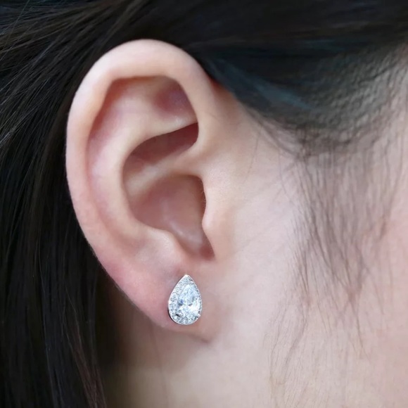 Luxury Water Drop Simulated Diamond Earrings - Picture 4 of 4